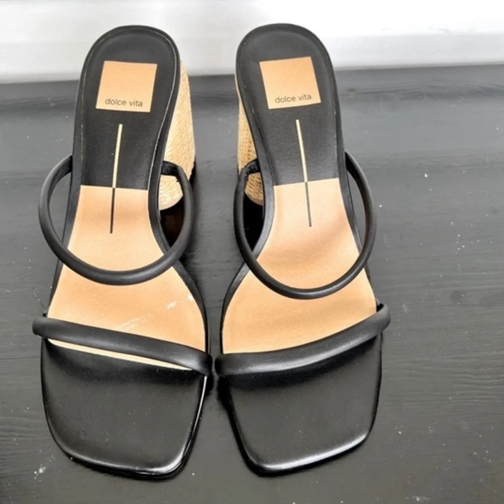 Dolce Vita Natie Leather Minimalist Mule
Sandal Straw Block Heels - Picture 4 of 4